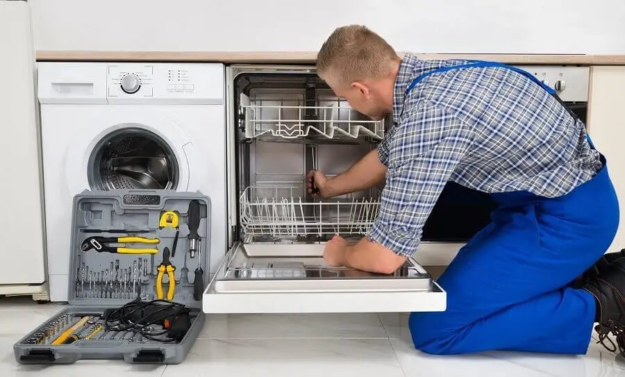 Kızılcahamam Miele servisi teknisyen ekibi beyaz eşya tamiri yaparken